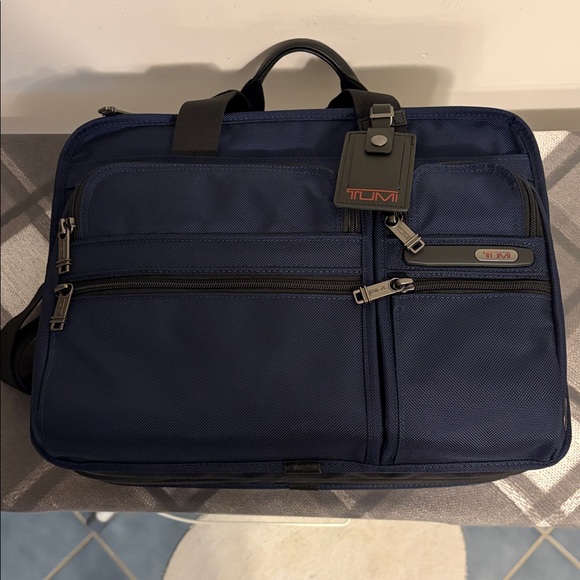 Tumi Expandable Organizer Laptop Brief Removable Laptop Sleeve & Strap Navy NWT - Picture 9 of 9